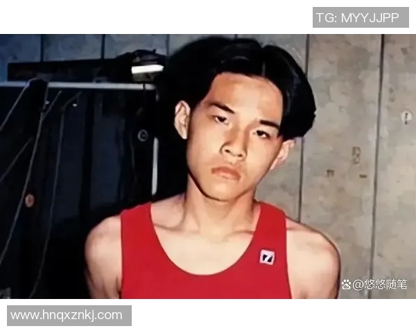 足球球星恶搞佯装抢劫引发网友热议真相曝光令人哭笑不得