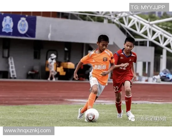 中国足球明星崛起之路:揭秘当前最受欢迎的球星及其成就 中国足球明星崛起之路:揭秘当前最受欢迎的球星及其成就